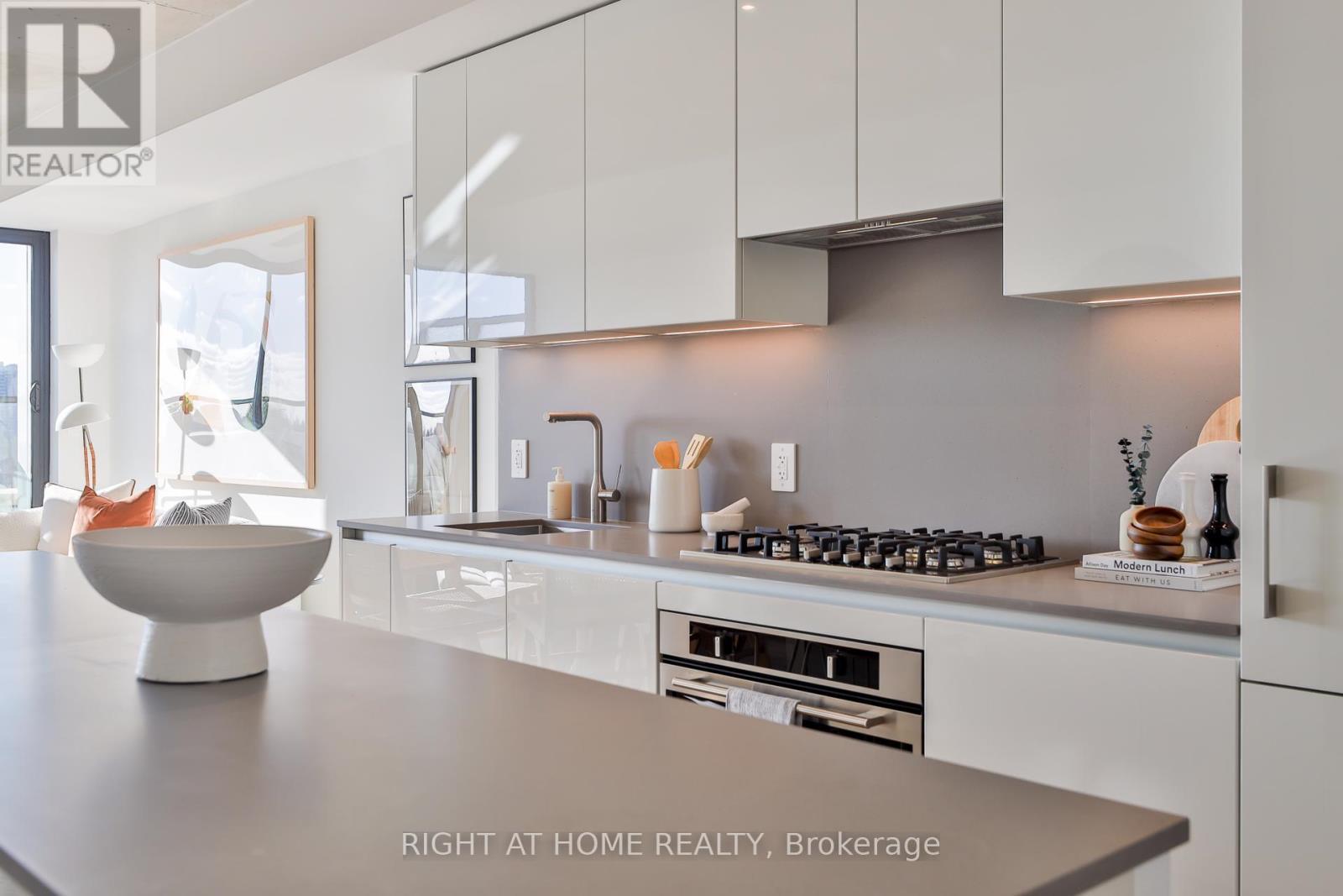 












604 - 2720 DUNDAS STREET W

,
Toronto (Junction Area),




Ontario
M6P0C3

