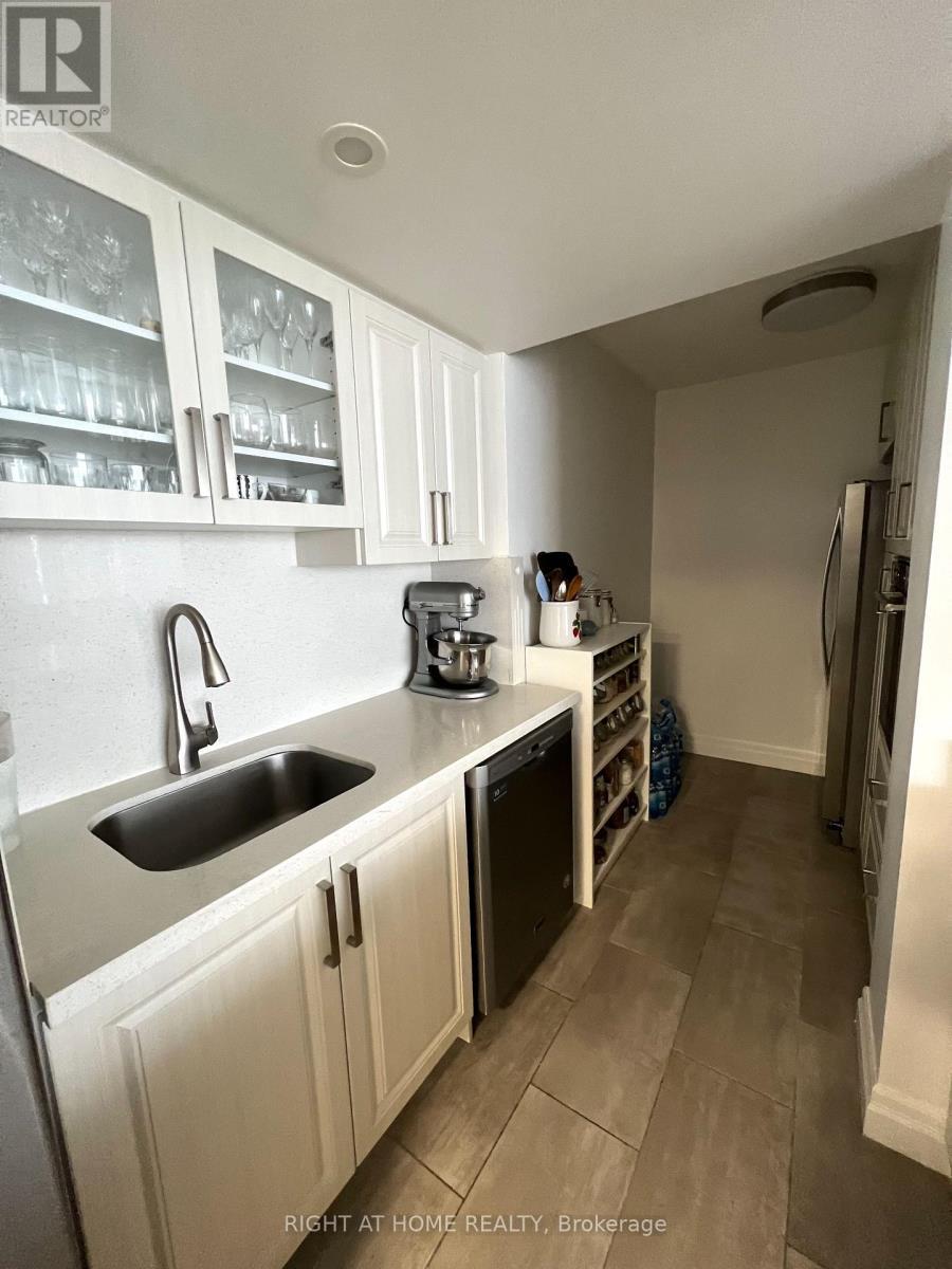 












1018 - 1333 BLOOR STREET

,
Mississauga (Applewood),




Ontario
L4Y3T6

