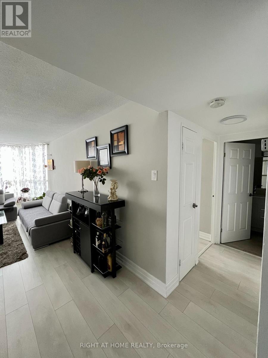 












1018 - 1333 BLOOR STREET

,
Mississauga (Applewood),




Ontario
L4Y3T6


