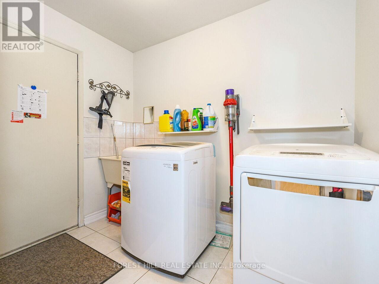 












57 NEWPORT STREET

,
Brampton (Westgate),




Ontario
L6S4N1

