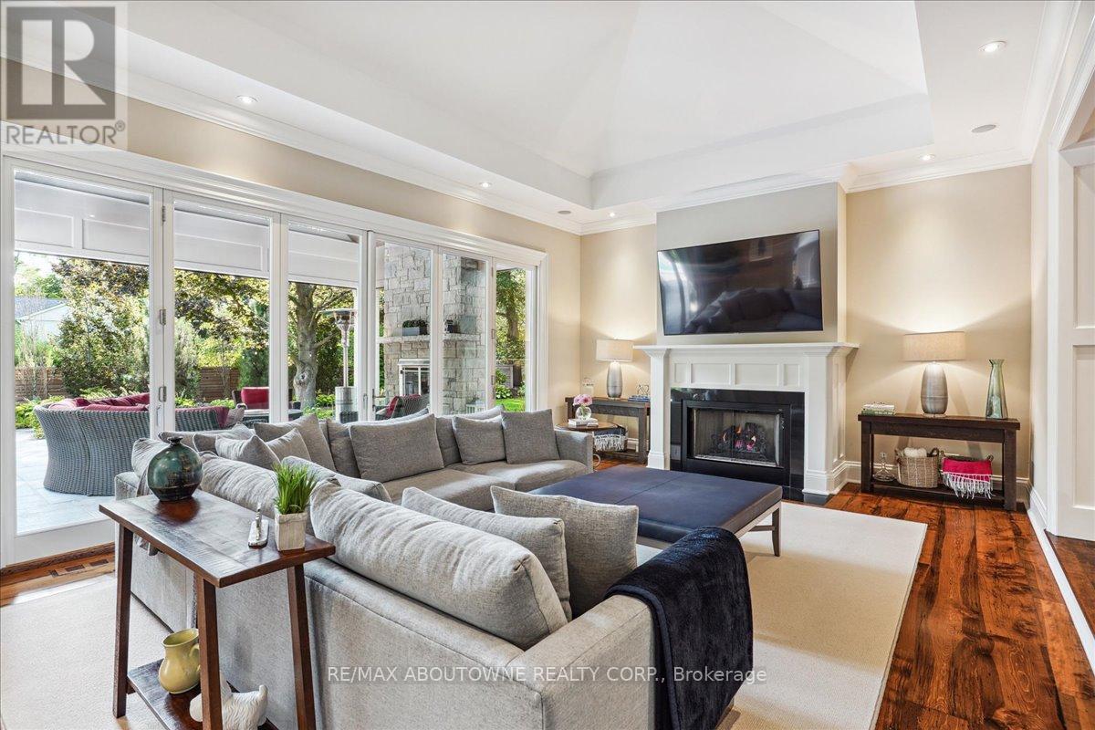 












280 BALSAM DRIVE

,
Oakville (1013 - OO Old Oakville),




Ontario
L6J3X6

