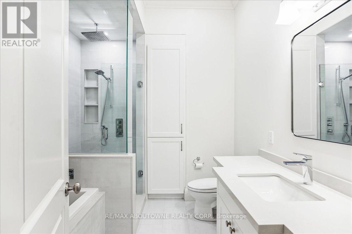 












280 BALSAM DRIVE

,
Oakville (1013 - OO Old Oakville),




Ontario
L6J3X6

