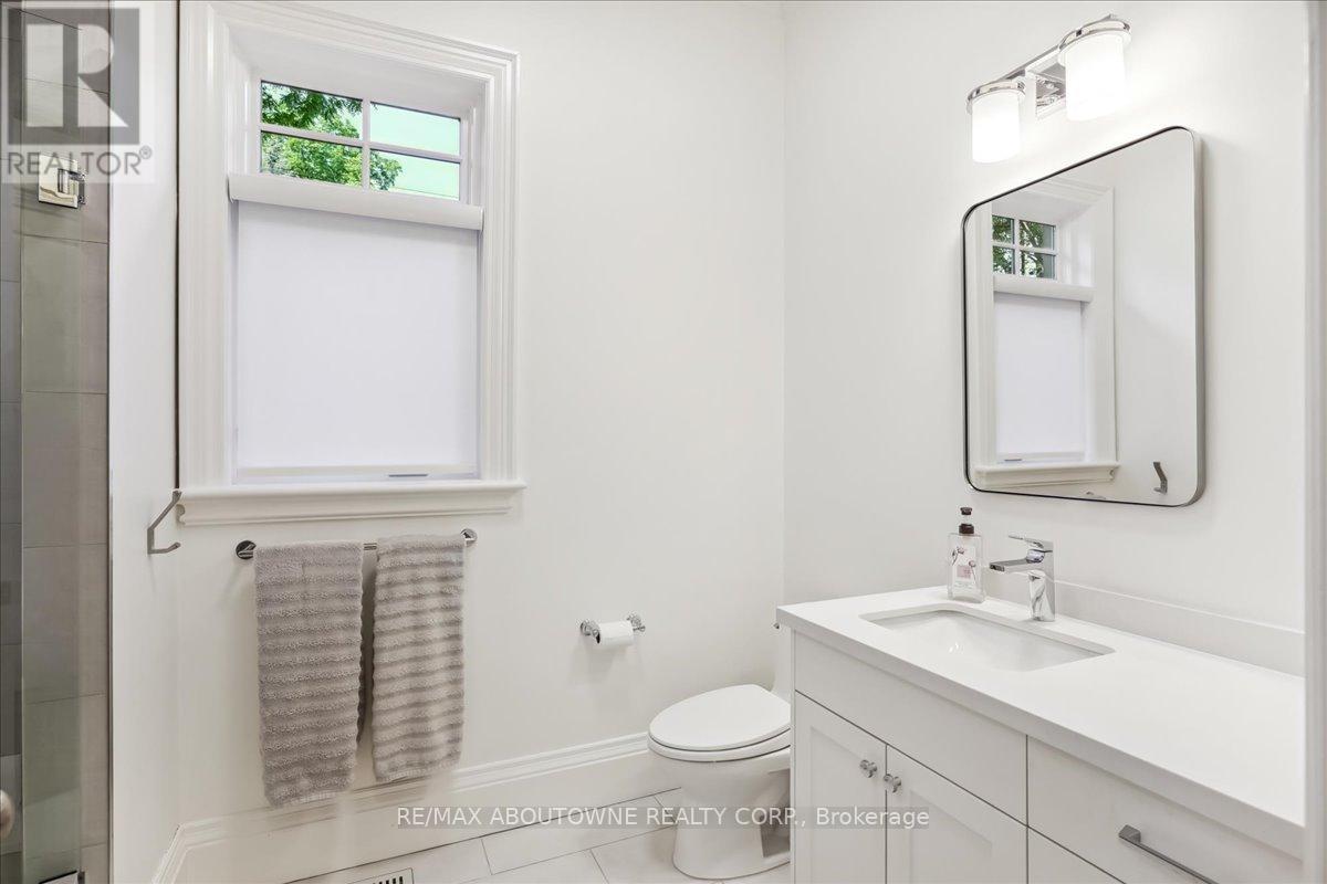 












280 BALSAM DRIVE

,
Oakville (1013 - OO Old Oakville),




Ontario
L6J3X6

