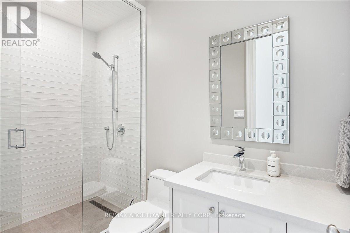












280 BALSAM DRIVE

,
Oakville (1013 - OO Old Oakville),




Ontario
L6J3X6

