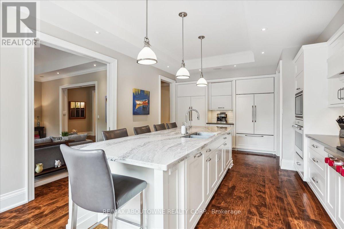 












280 BALSAM DRIVE

,
Oakville (1013 - OO Old Oakville),




Ontario
L6J3X6

