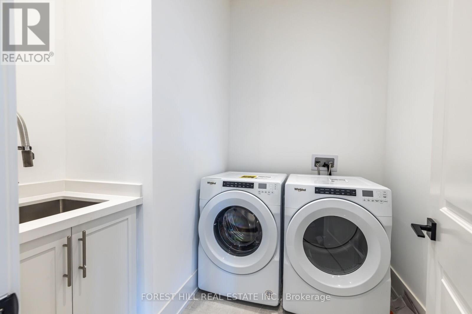 












4017 TWINE CRESCENT

,
Mississauga (Rathwood),




Ontario
L4Z1E8

