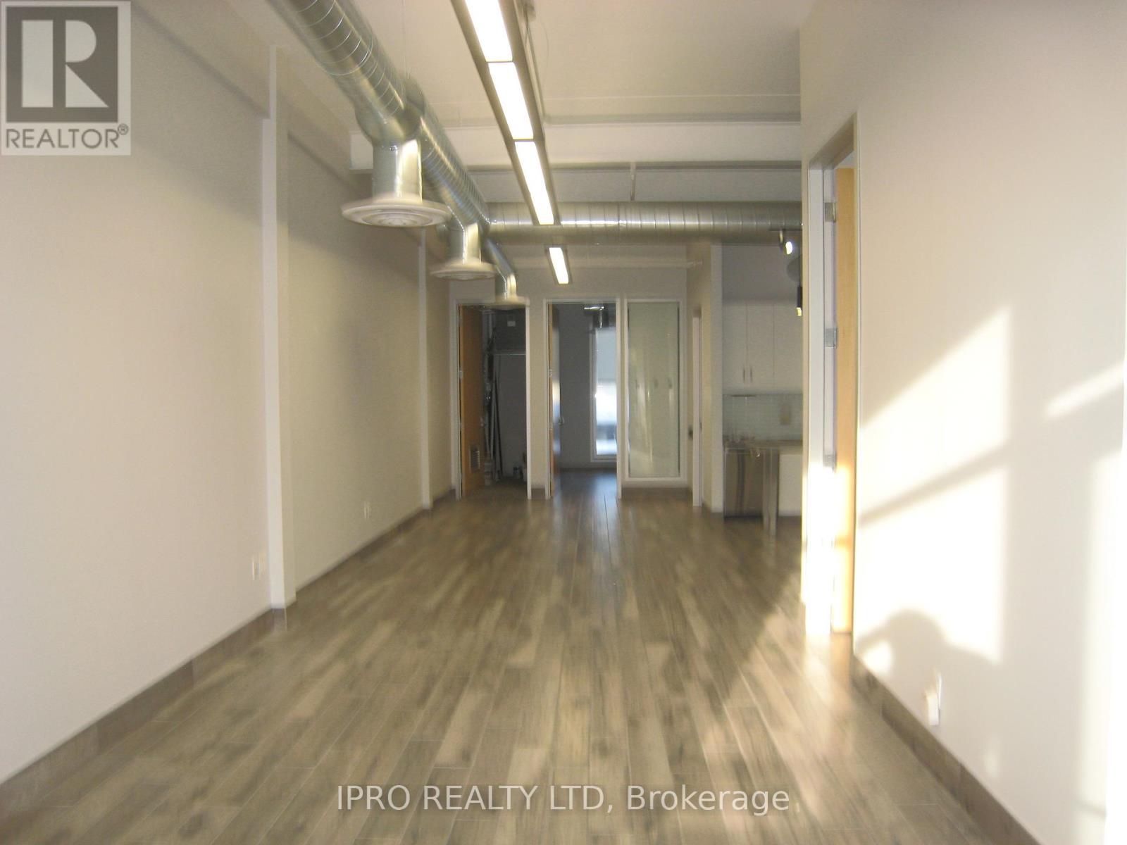 












6 - 217 SPEERS ROAD

,
Oakville (QE Queen Elizabeth),




Ontario
L6K0J3

