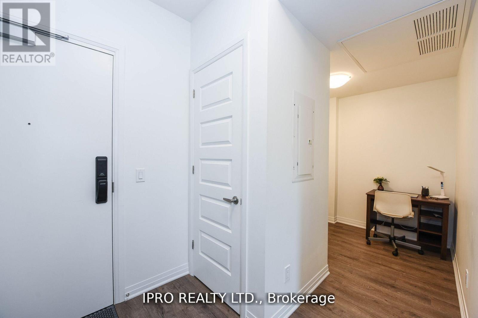 












004 - 95 DUNDAS ST W STREET

,
Oakville,




Ontario
L6M5N4

