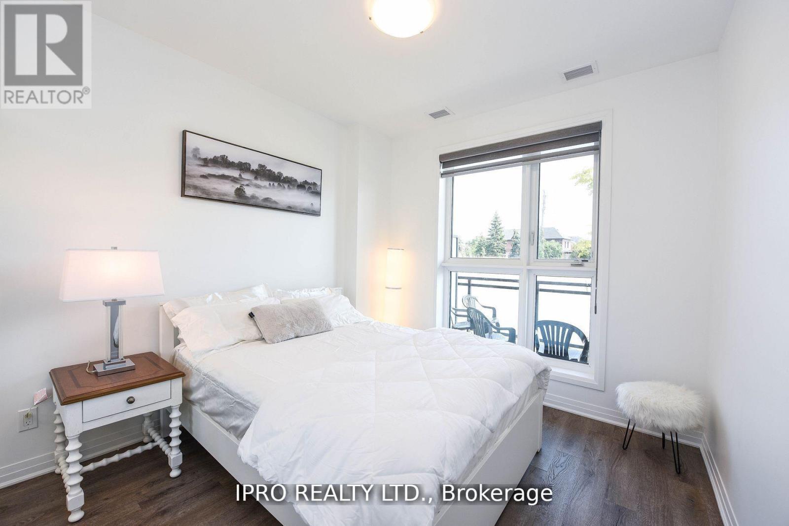 












004 - 95 DUNDAS ST W STREET

,
Oakville,




Ontario
L6M5N4

