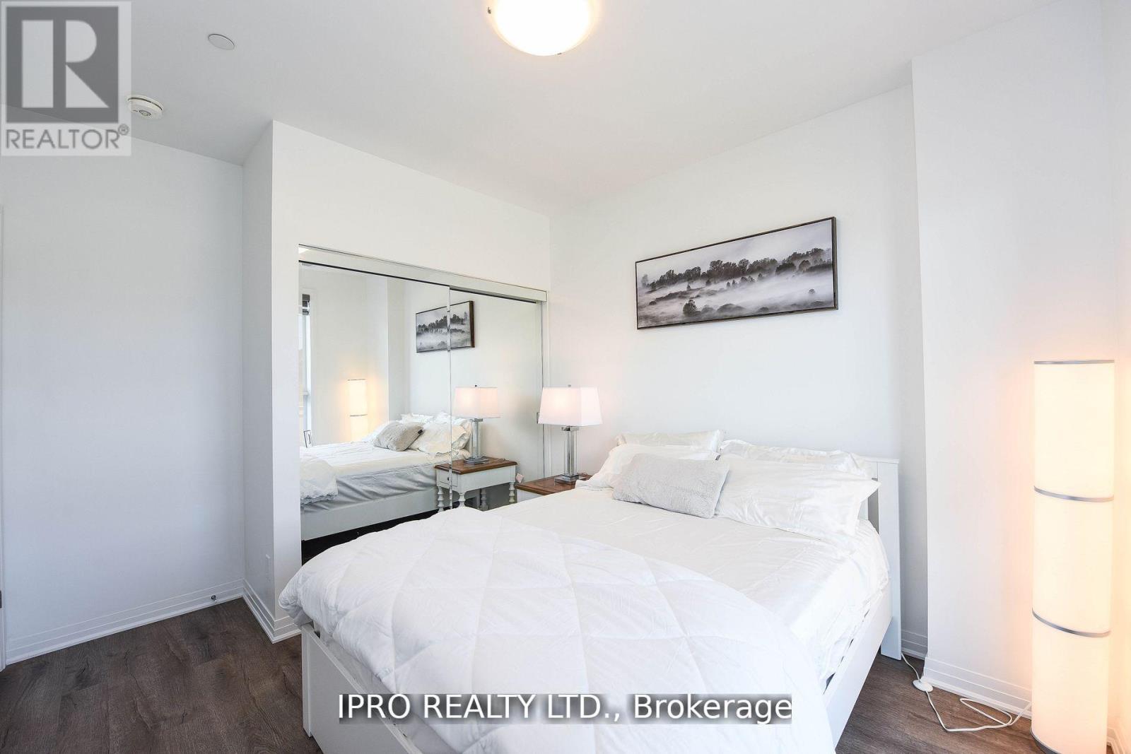 












004 - 95 DUNDAS ST W STREET

,
Oakville,




Ontario
L6M5N4

