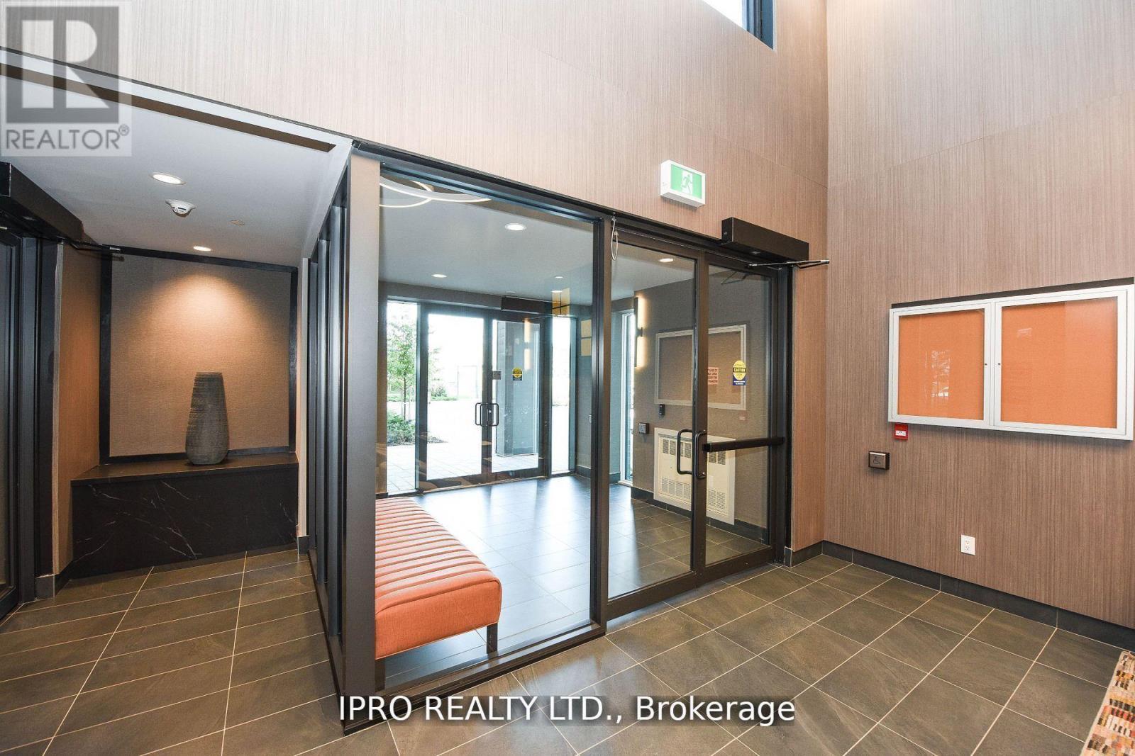 












004 - 95 DUNDAS ST W STREET

,
Oakville,




Ontario
L6M5N4

