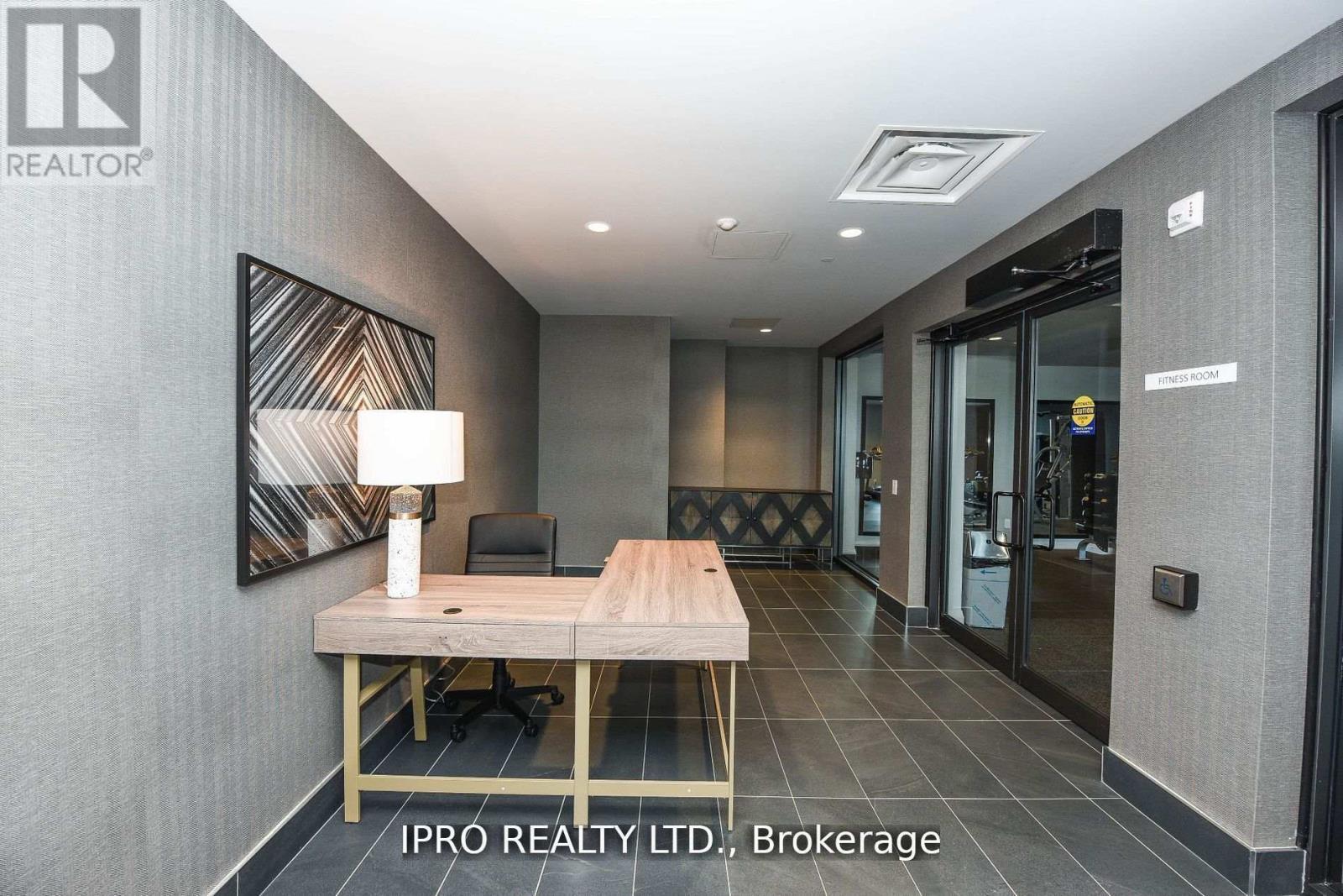 












004 - 95 DUNDAS ST W STREET

,
Oakville,




Ontario
L6M5N4

