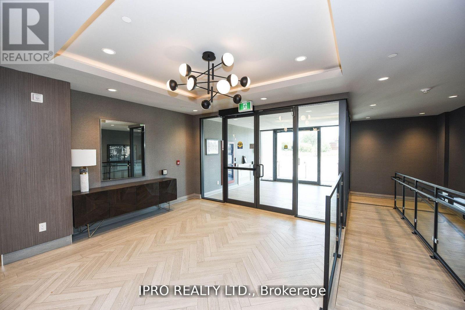 












004 - 95 DUNDAS ST W STREET

,
Oakville,




Ontario
L6M5N4

