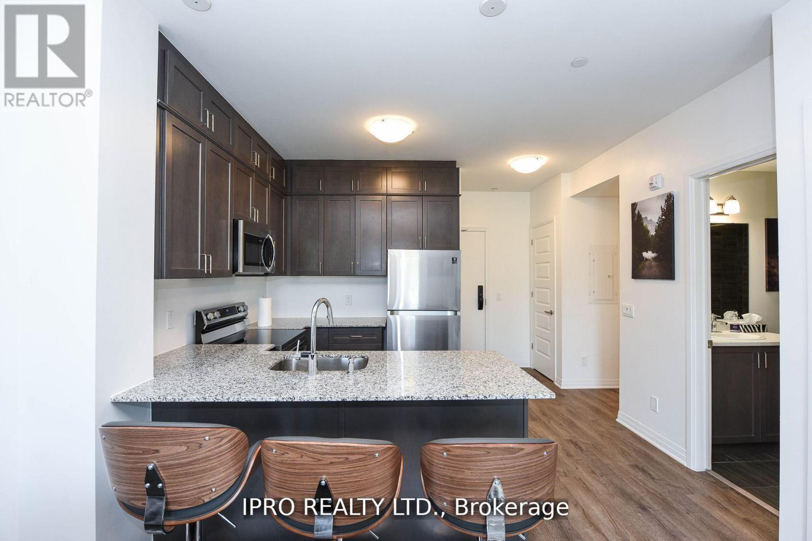 












004 - 95 DUNDAS ST W STREET

,
Oakville,




Ontario
L6M5N4

