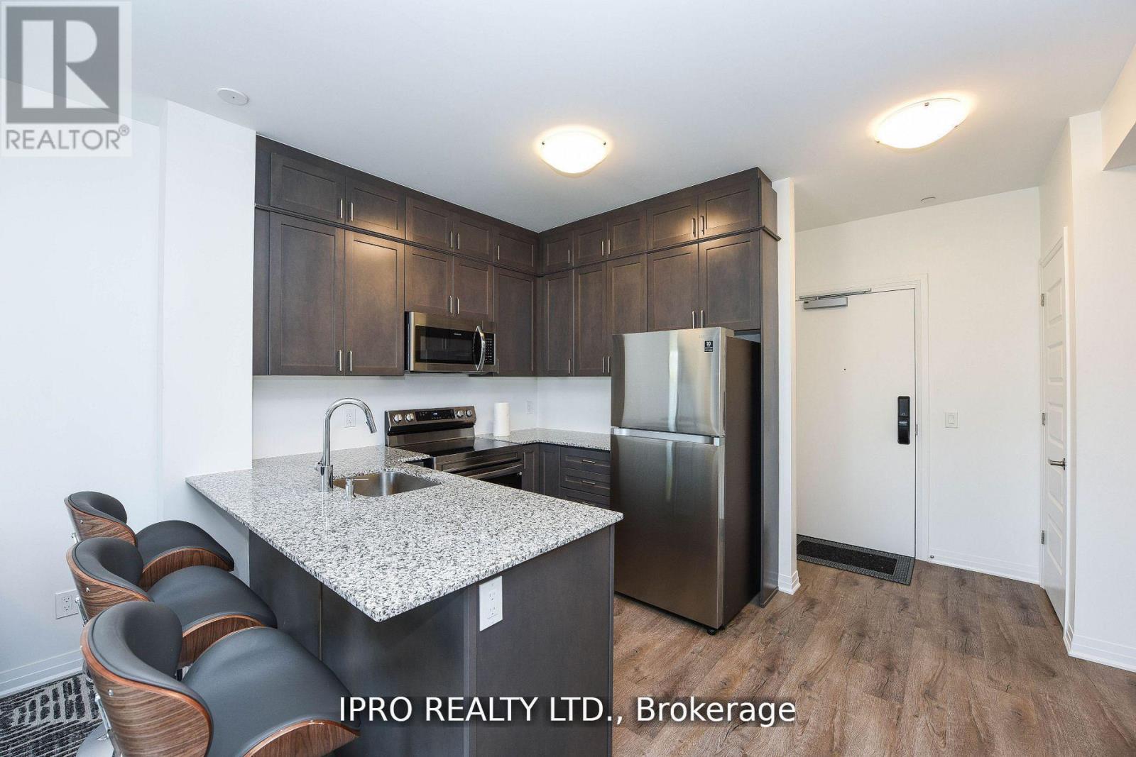 












004 - 95 DUNDAS ST W STREET

,
Oakville,




Ontario
L6M5N4

