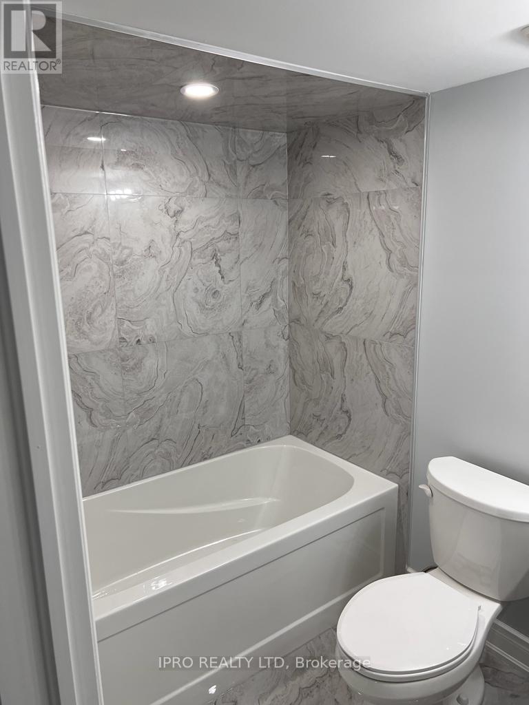 












LOWER - 90 DOLOBRAM TRAIL

,
Brampton (Northwest Brampton),




Ontario
L7A4Y4

