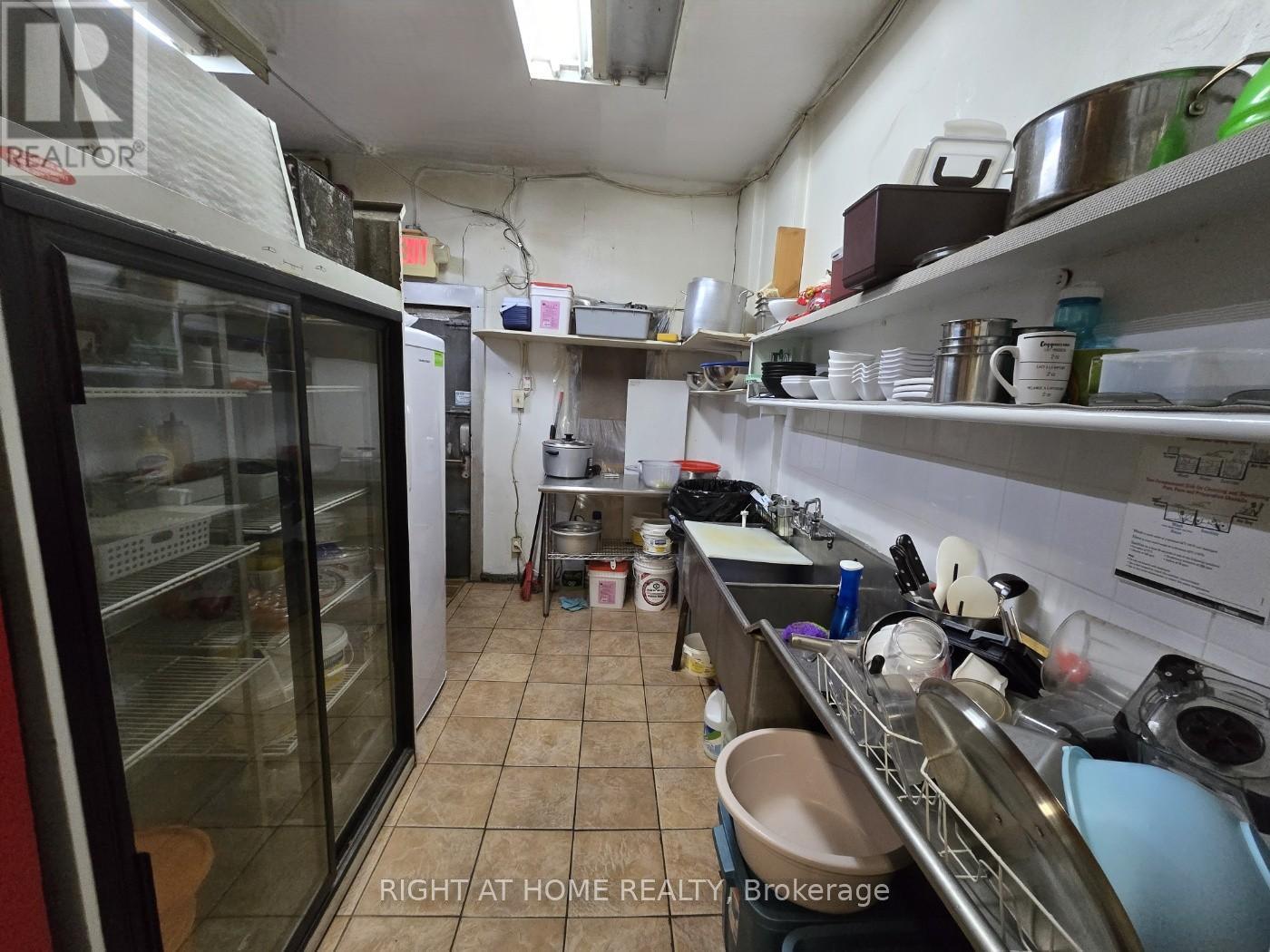 












170 THE QUEENSWAY WAY

,
Toronto (Stonegate-Queensway),




Ontario
M8Y1J3


