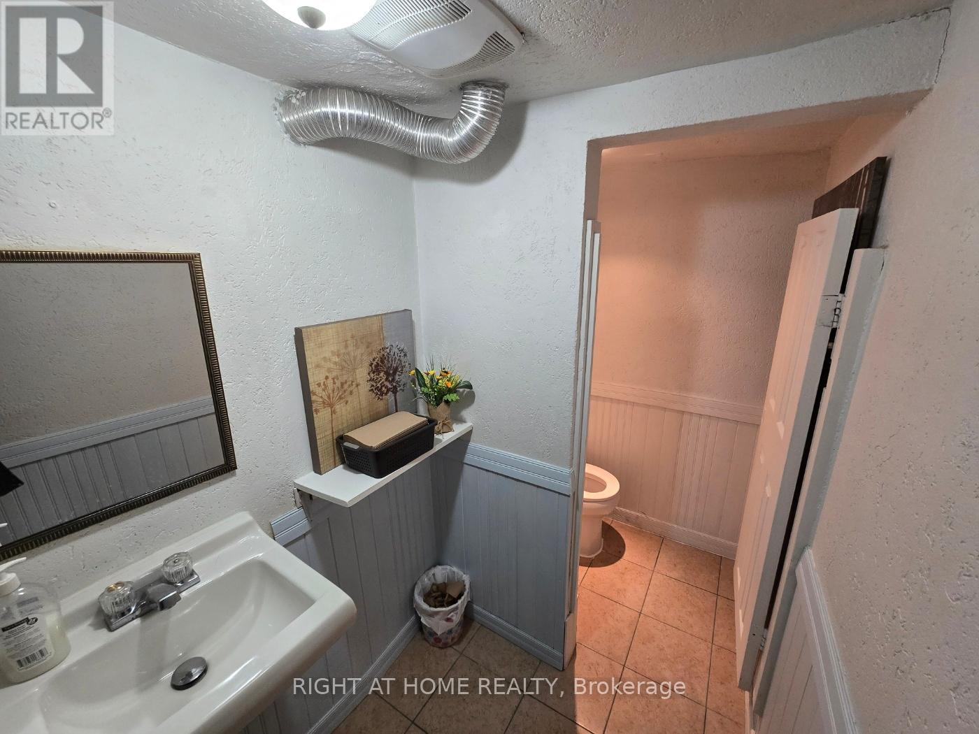 












170 THE QUEENSWAY WAY

,
Toronto (Stonegate-Queensway),




Ontario
M8Y1J3

