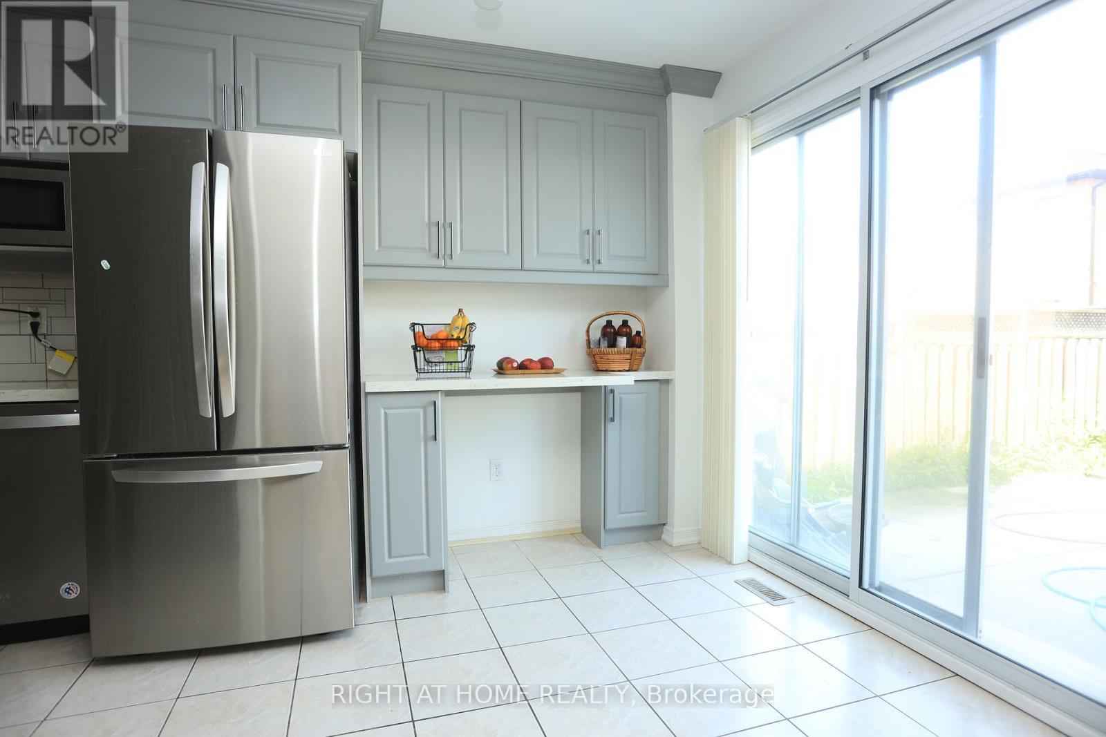 












165 ZIA DODDA CRESCENT

,
Brampton (Bram East),




Ontario
L6P1T2

