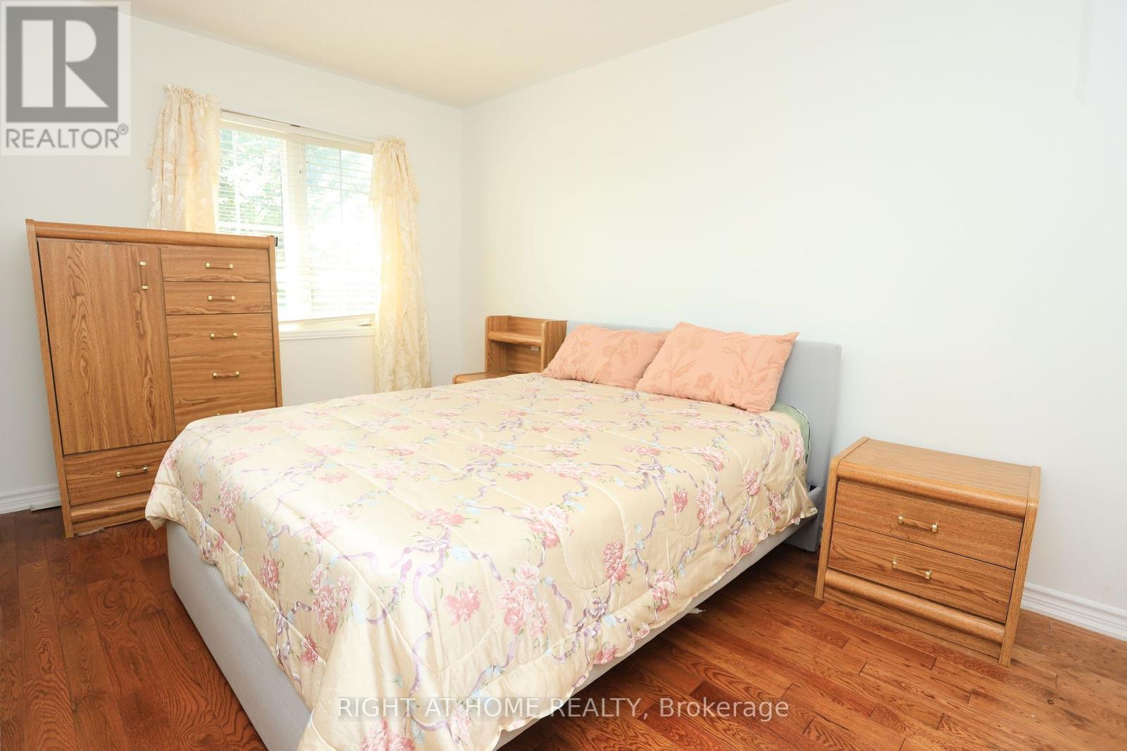 












165 ZIA DODDA CRESCENT

,
Brampton (Bram East),




Ontario
L6P1T2

