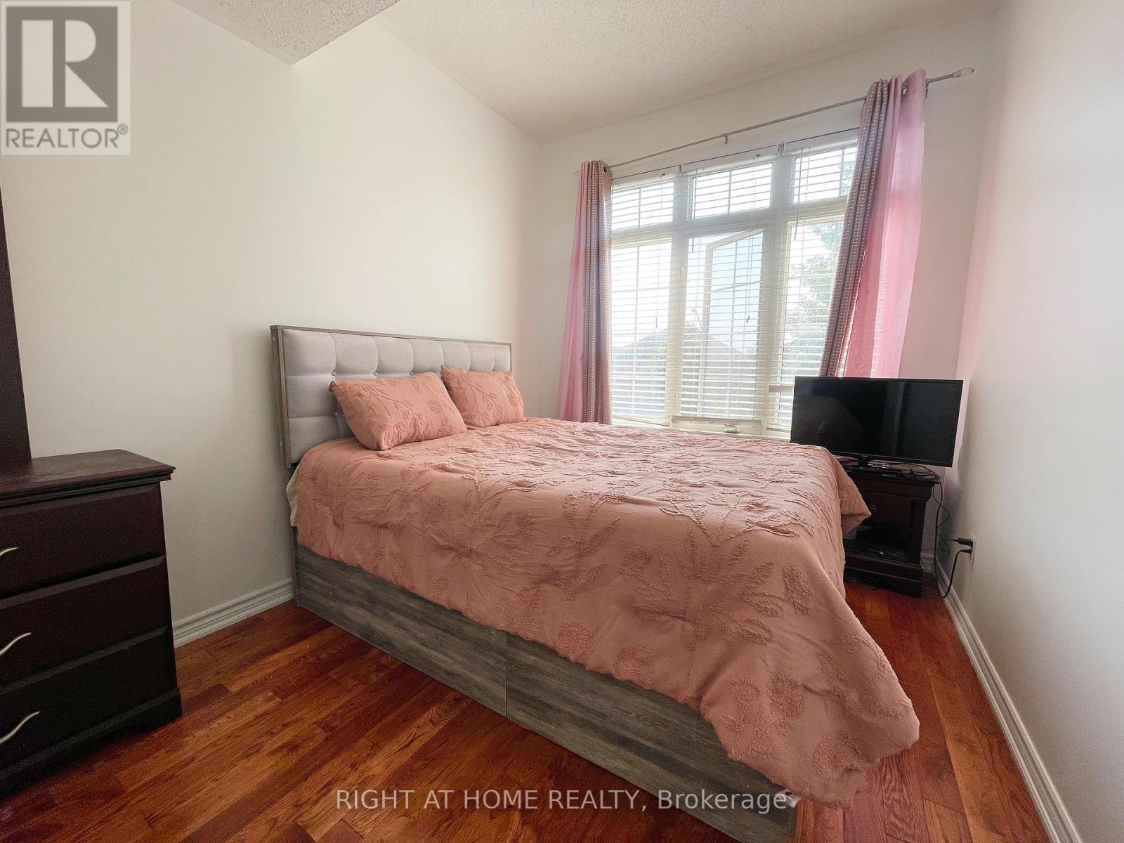 












165 ZIA DODDA CRESCENT

,
Brampton (Bram East),




Ontario
L6P1T2

