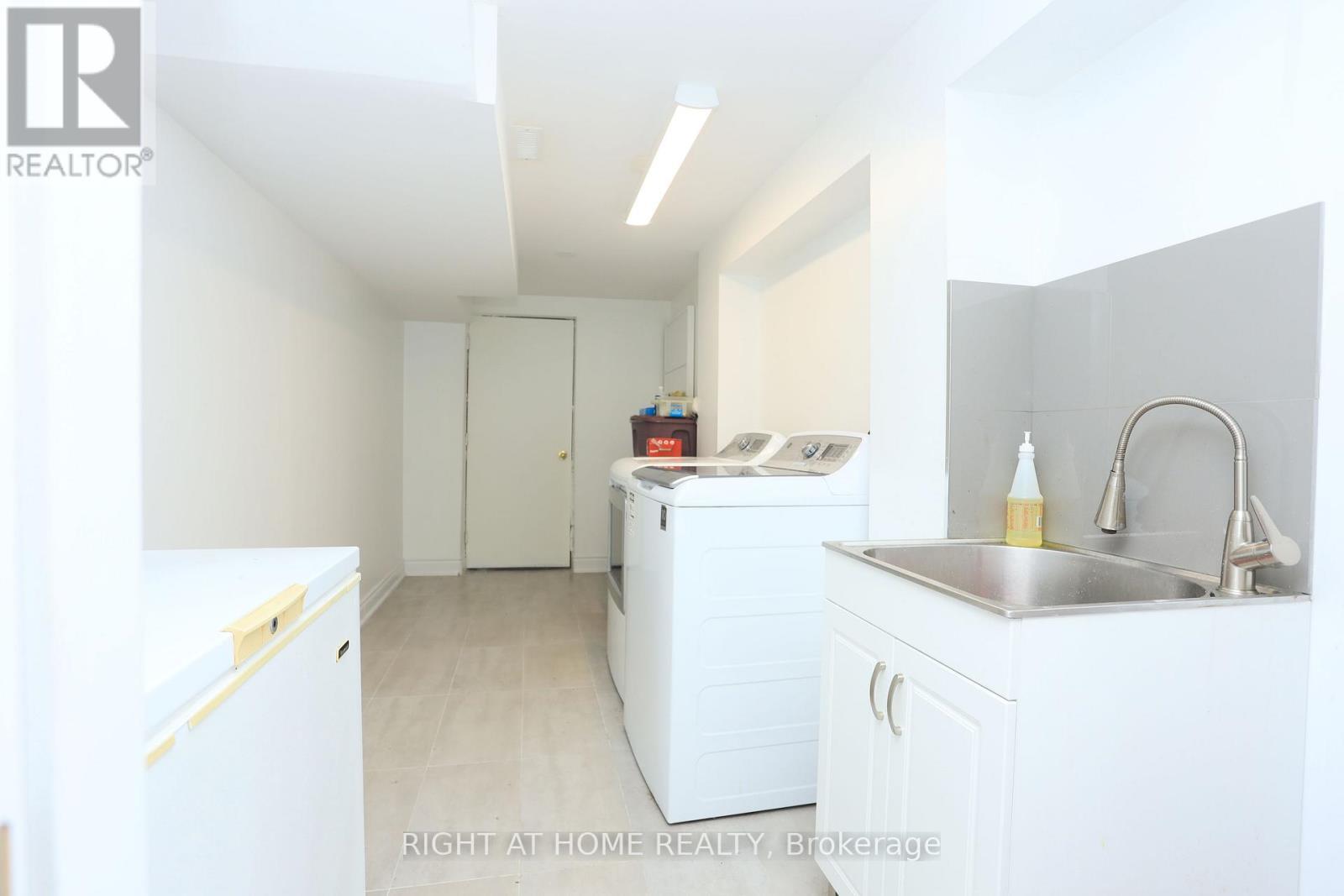 












165 ZIA DODDA CRESCENT

,
Brampton (Bram East),




Ontario
L6P1T2

