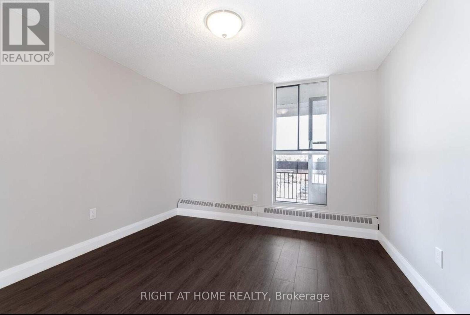 












621 - 4673 JANE STREET

,
Toronto (Black Creek),




Ontario
M3N2L1

