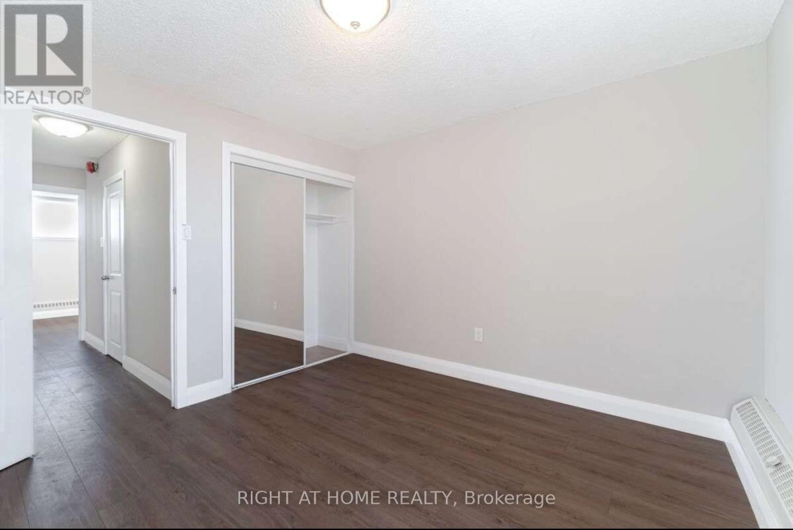 












621 - 4673 JANE STREET

,
Toronto (Black Creek),




Ontario
M3N2L1

