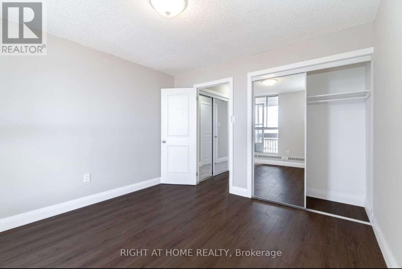 












621 - 4673 JANE STREET

,
Toronto (Black Creek),




Ontario
M3N2L1

