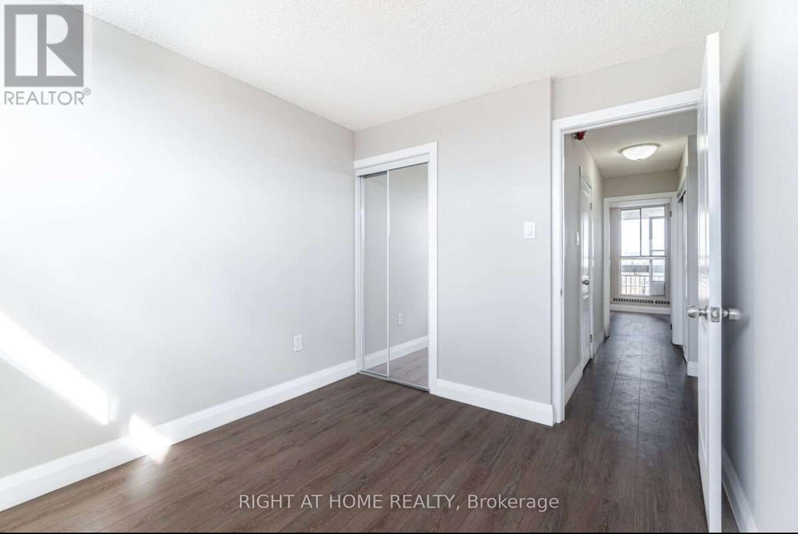 












621 - 4673 JANE STREET

,
Toronto (Black Creek),




Ontario
M3N2L1

