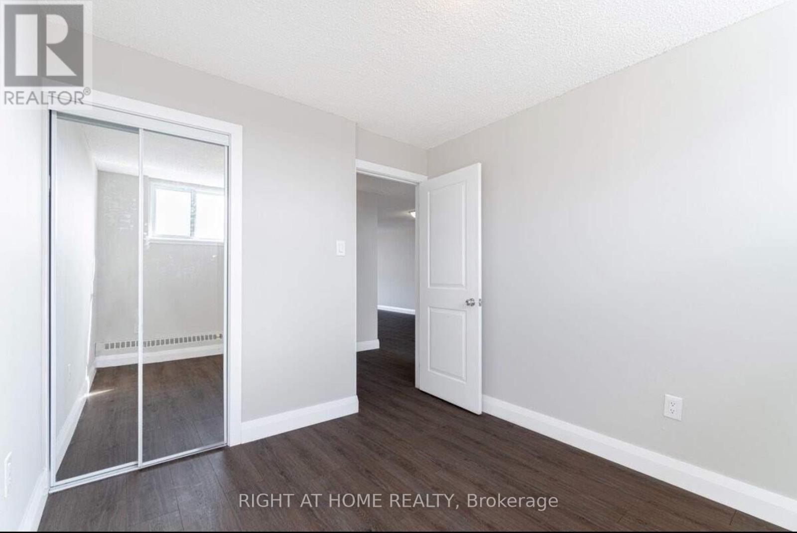 












621 - 4673 JANE STREET

,
Toronto (Black Creek),




Ontario
M3N2L1

