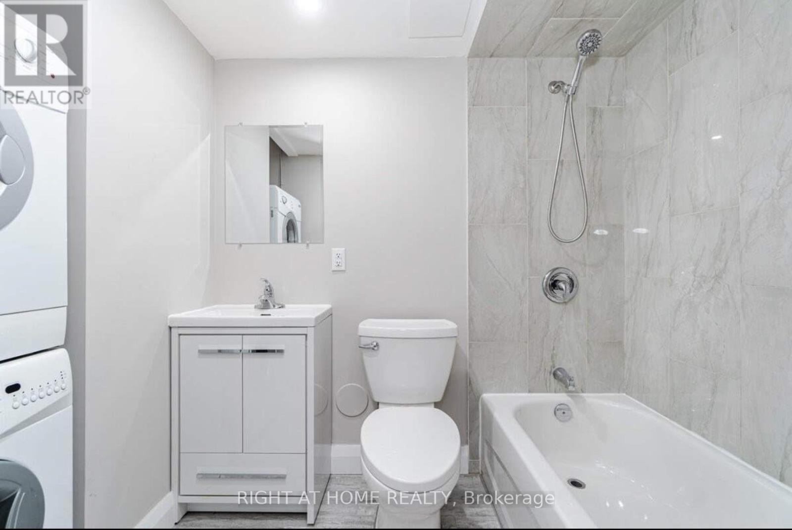 












621 - 4673 JANE STREET

,
Toronto (Black Creek),




Ontario
M3N2L1

