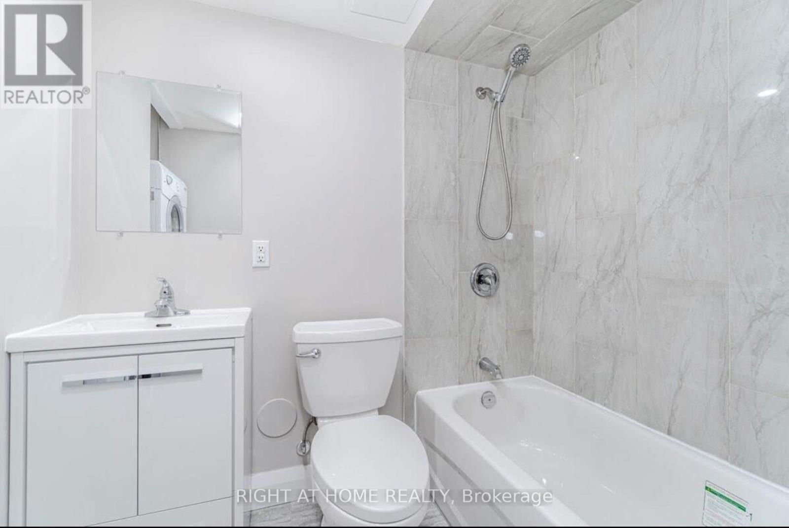 












621 - 4673 JANE STREET

,
Toronto (Black Creek),




Ontario
M3N2L1


