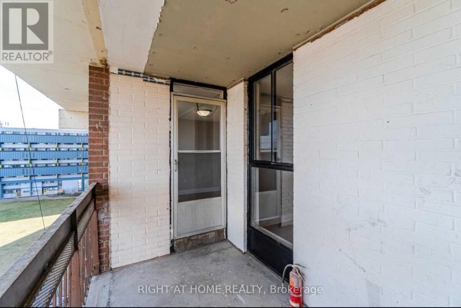 












621 - 4673 JANE STREET

,
Toronto (Black Creek),




Ontario
M3N2L1

