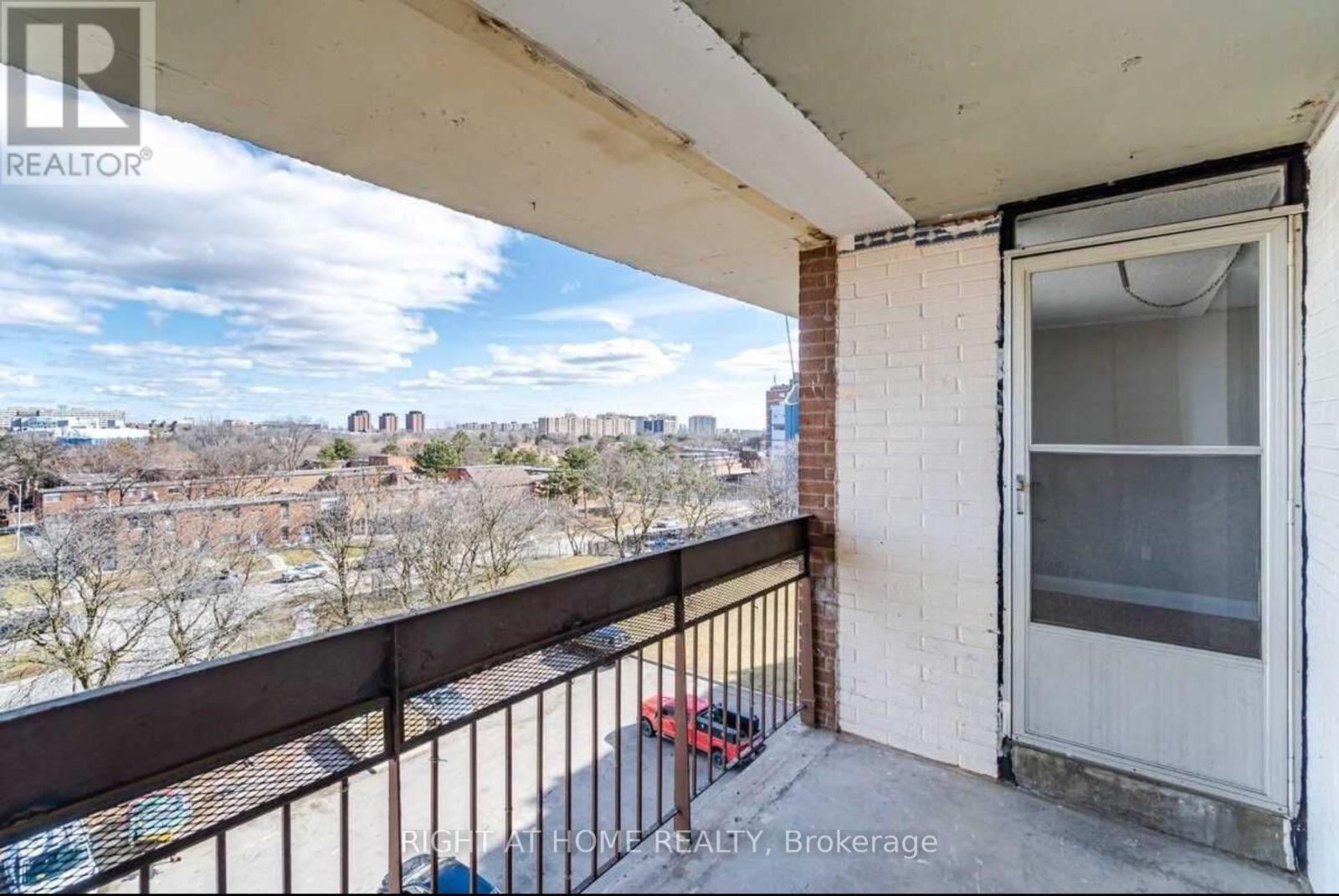 












621 - 4673 JANE STREET

,
Toronto (Black Creek),




Ontario
M3N2L1

