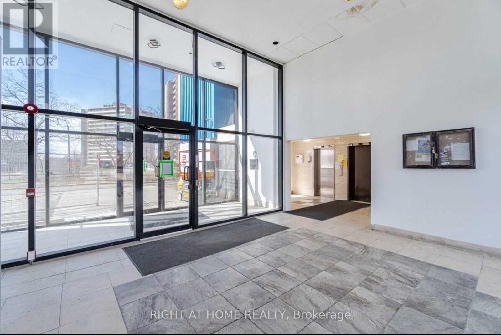 












621 - 4673 JANE STREET

,
Toronto (Black Creek),




Ontario
M3N2L1

