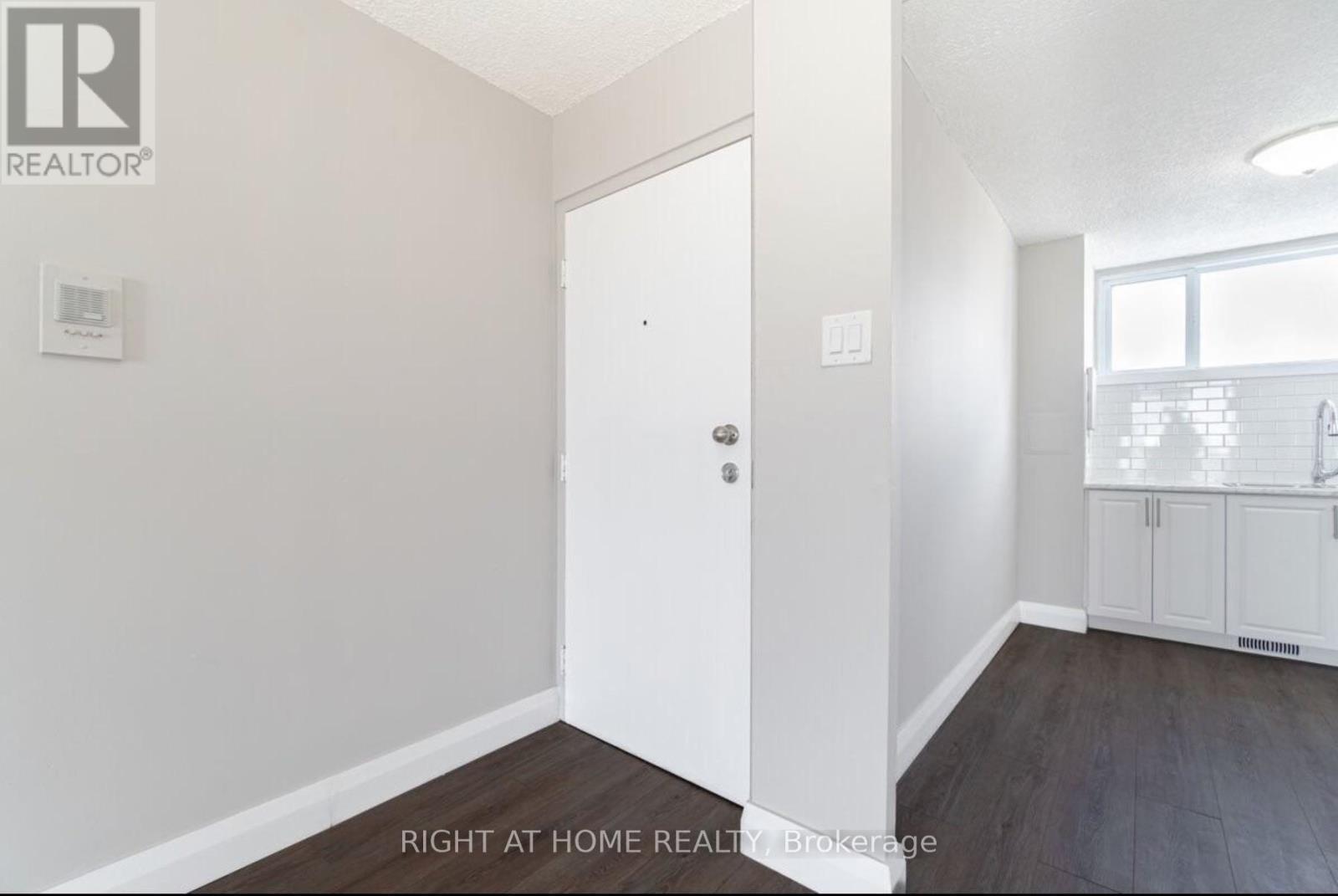 












621 - 4673 JANE STREET

,
Toronto (Black Creek),




Ontario
M3N2L1

