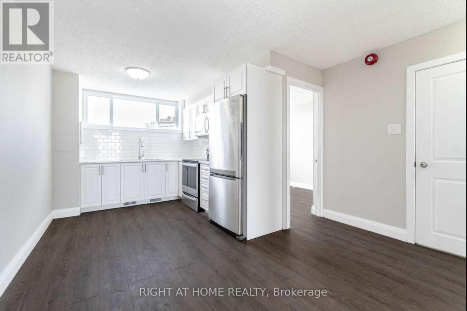 












621 - 4673 JANE STREET

,
Toronto (Black Creek),




Ontario
M3N2L1

