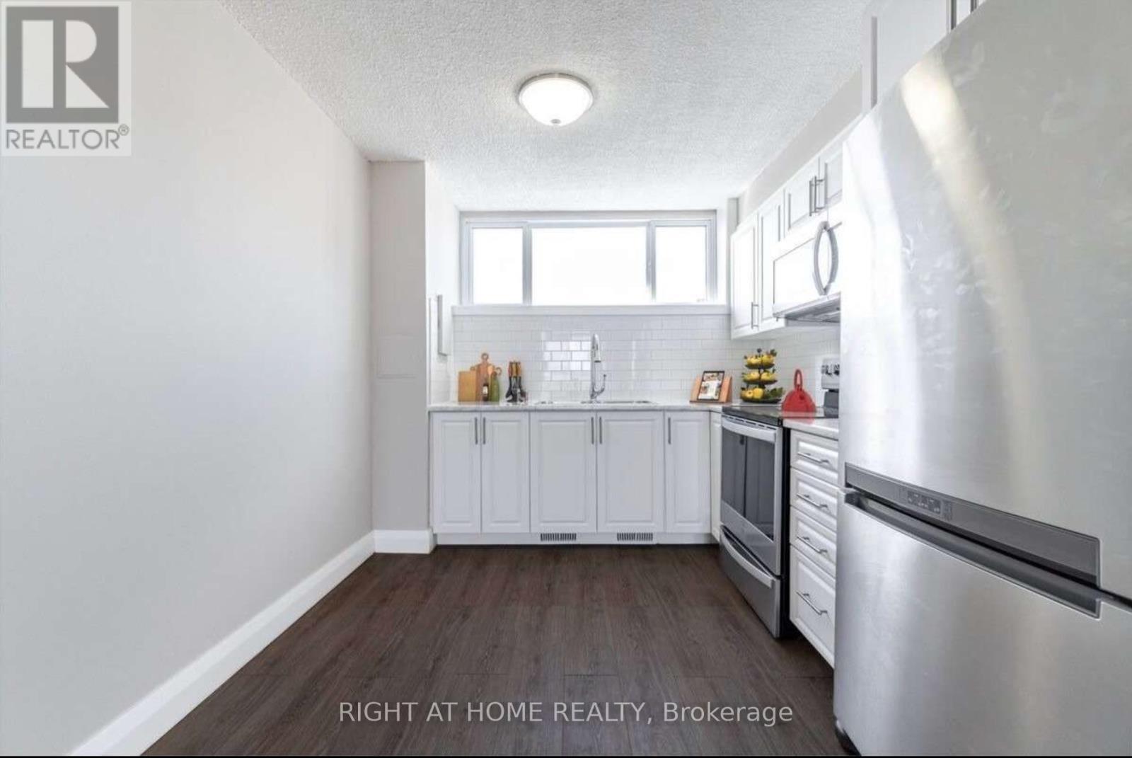 












621 - 4673 JANE STREET

,
Toronto (Black Creek),




Ontario
M3N2L1

