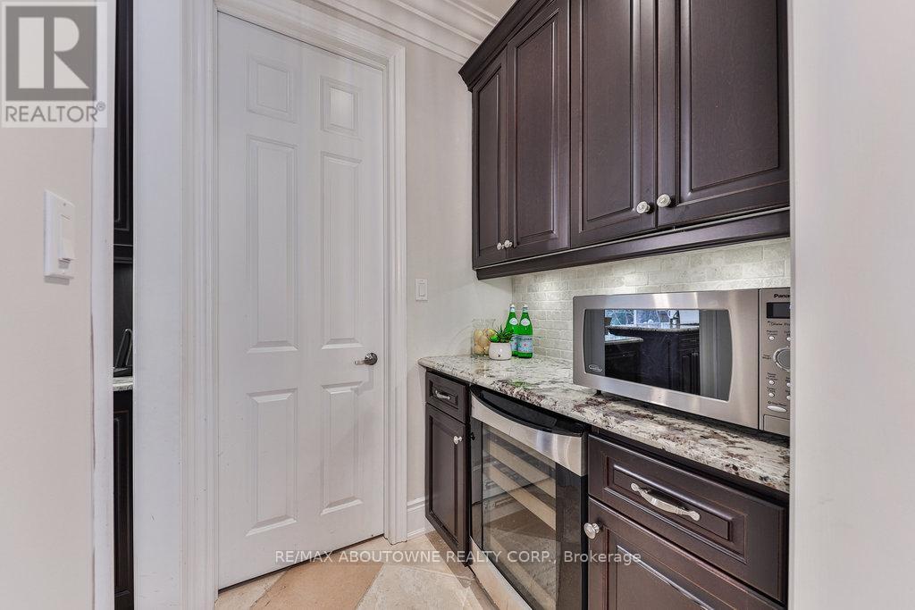 












526 HIDDEN TRAIL

,
Oakville,




Ontario
L6M0N3

