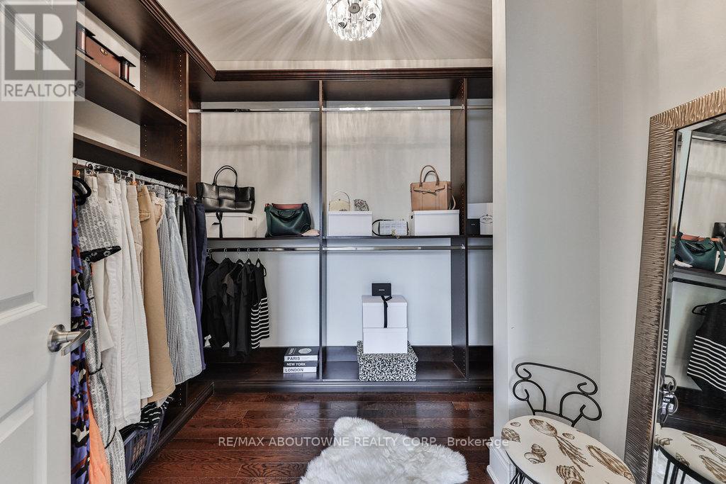 












526 HIDDEN TRAIL

,
Oakville,




Ontario
L6M0N3

