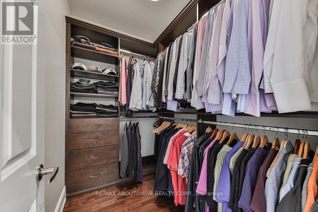 












526 HIDDEN TRAIL

,
Oakville,




Ontario
L6M0N3

