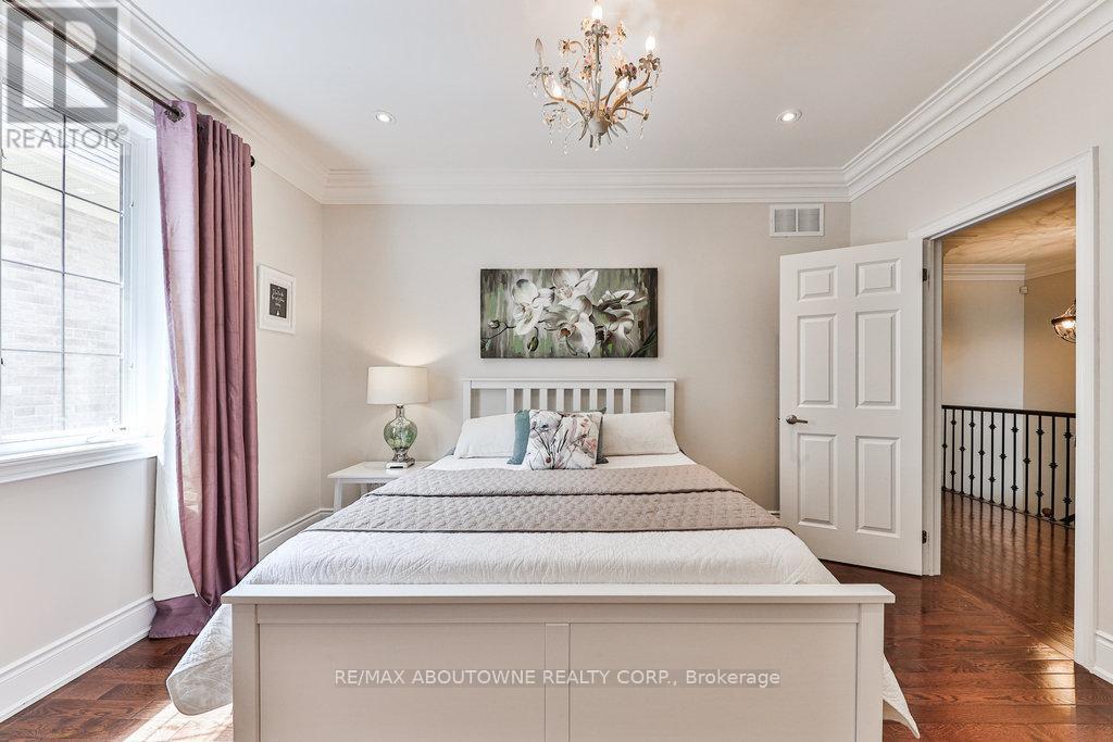 












526 HIDDEN TRAIL

,
Oakville,




Ontario
L6M0N3

