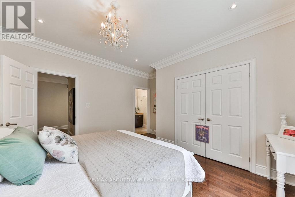 












526 HIDDEN TRAIL

,
Oakville,




Ontario
L6M0N3


