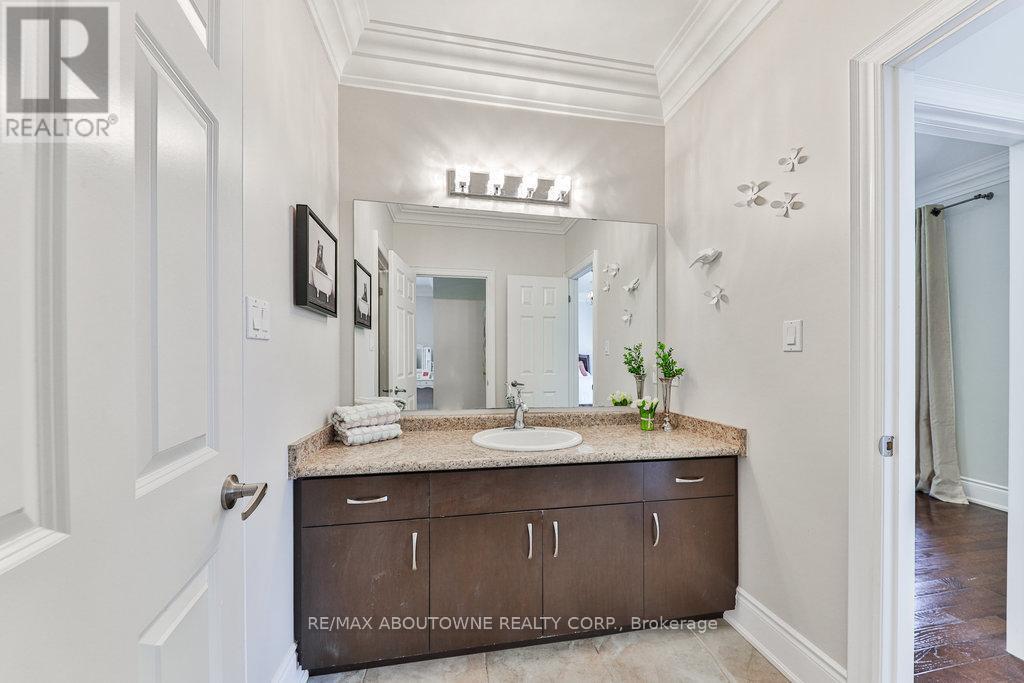 












526 HIDDEN TRAIL

,
Oakville,




Ontario
L6M0N3

