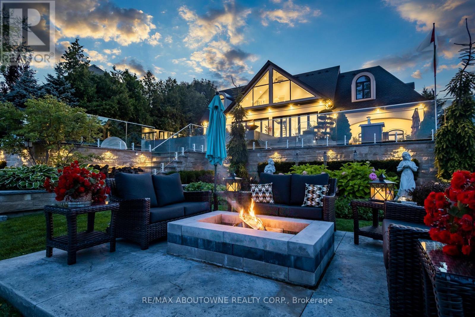 












3188 LAKESHORE ROAD

,
Burlington (Roseland),




Ontario
L7N1A4

