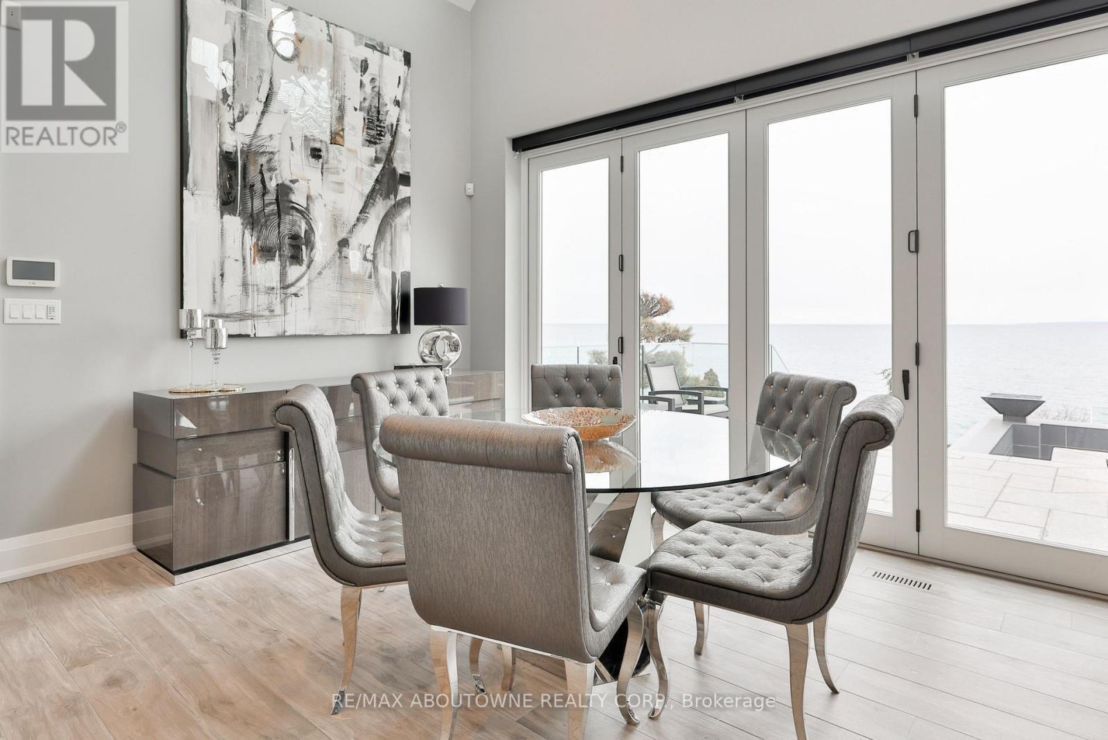 












3188 LAKESHORE ROAD

,
Burlington (Roseland),




Ontario
L7N1A4

