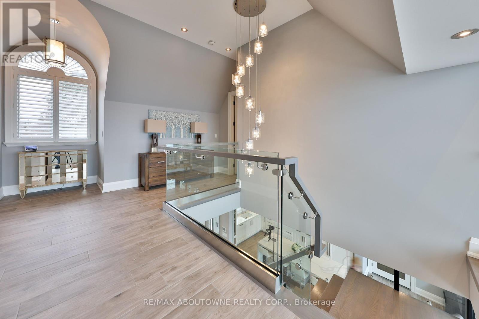 












3188 LAKESHORE ROAD

,
Burlington (Roseland),




Ontario
L7N1A4

