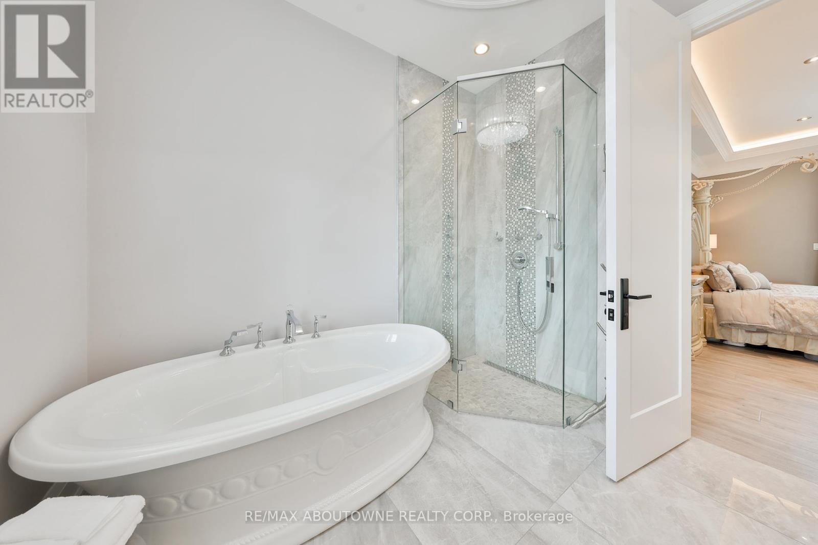 












3188 LAKESHORE ROAD

,
Burlington (Roseland),




Ontario
L7N1A4

