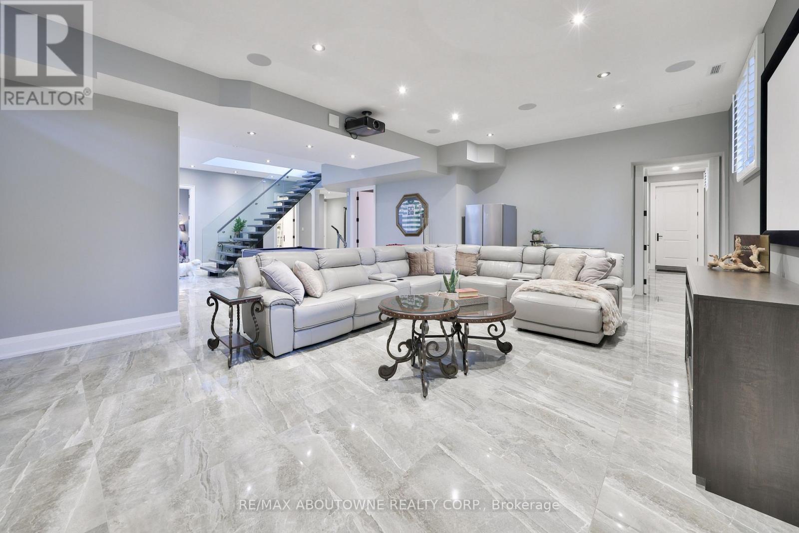 












3188 LAKESHORE ROAD

,
Burlington (Roseland),




Ontario
L7N1A4

